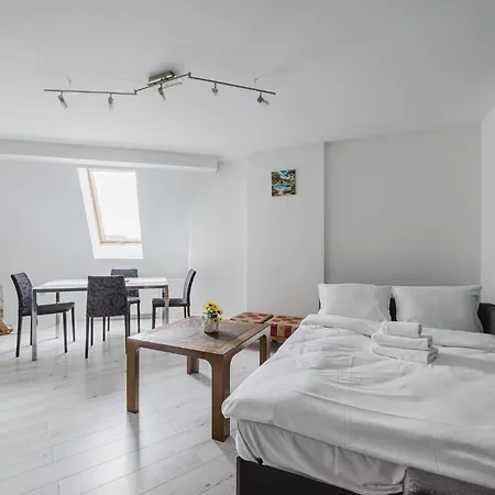 Apartment Piaskowa Sunny Roof By Bookinghost